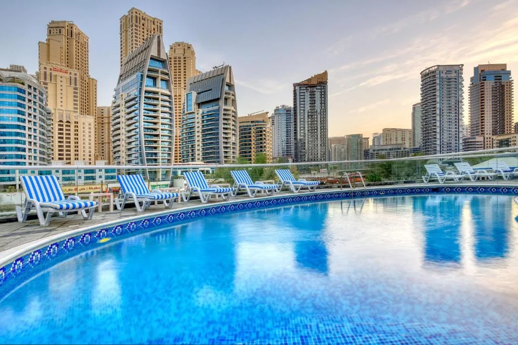 pool at pearl marina